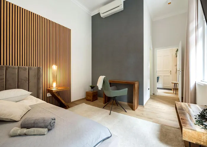 Apartment Sleek Downtown Living