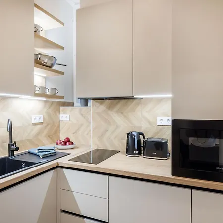 Sleek Downtown Living Apartament