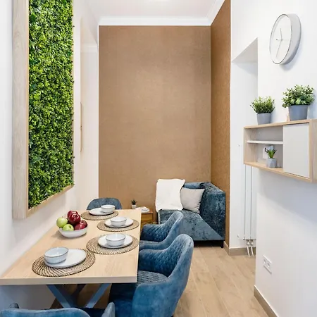Sleek Downtown Living Apartament