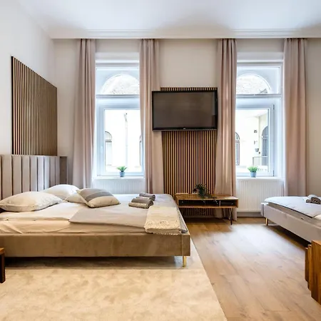Apartment Sleek Downtown Living