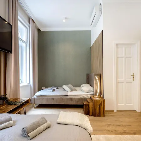 Sleek Downtown Living * ブダペスト
