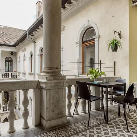 Sleek Downtown Living アパート *