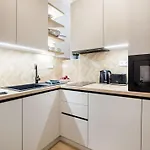 Sleek Downtown Living * Budapeszt