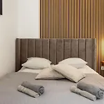Apartament Sleek Downtown Living *