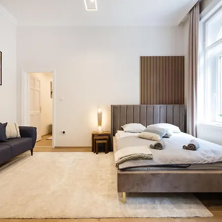 Sleek Downtown Living Budapeste