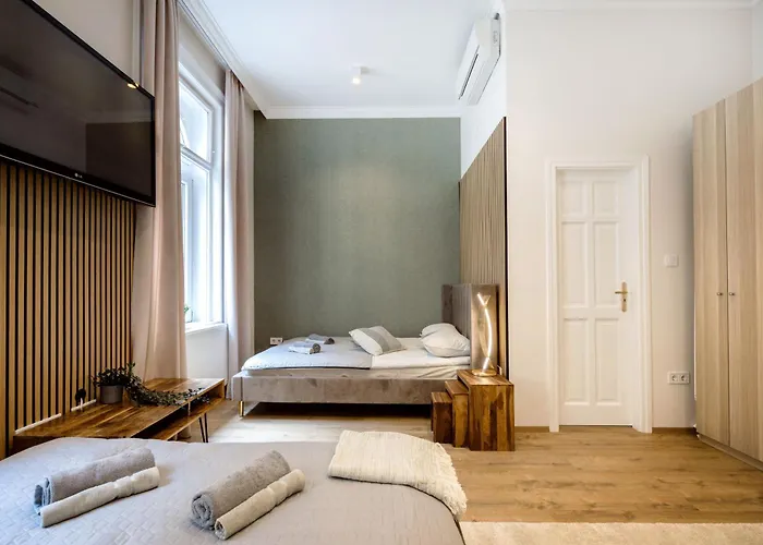 Sleek Downtown Living * Budapeste