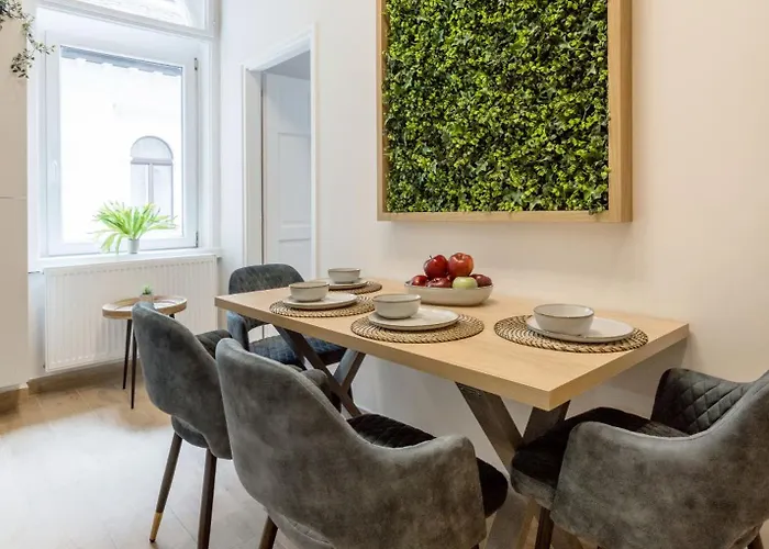 Sleek Downtown Living Appartement