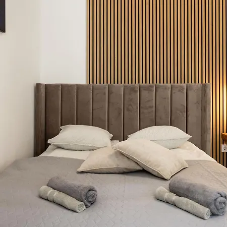 아파트 Sleek Downtown Living *