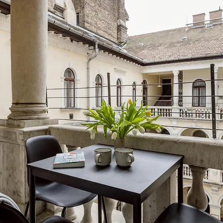 Sleek Downtown Living Lejlighed *