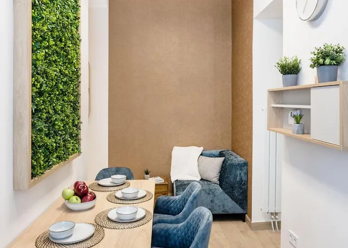Sleek Downtown Living Daire